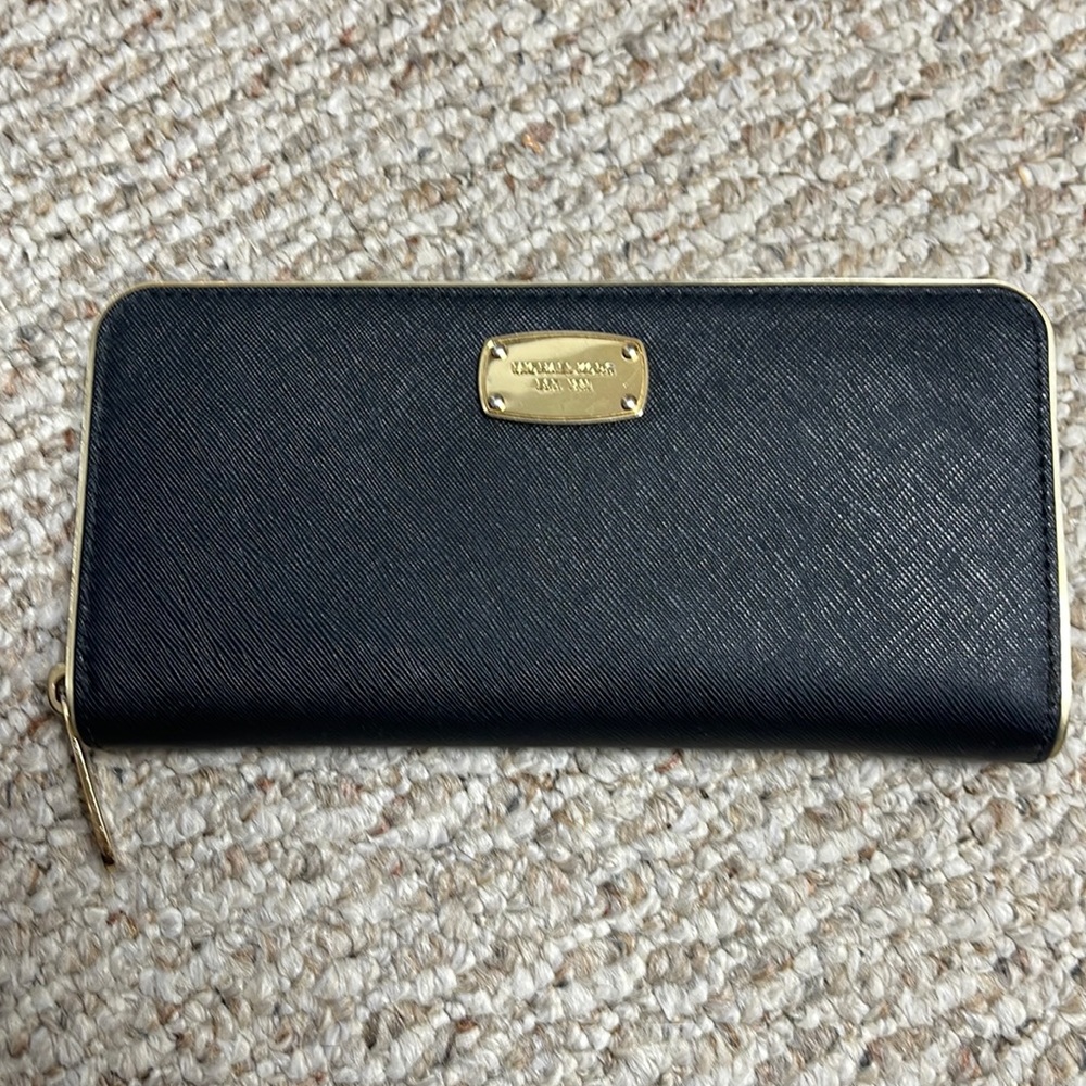 Michale Kors saffiano leather wallet